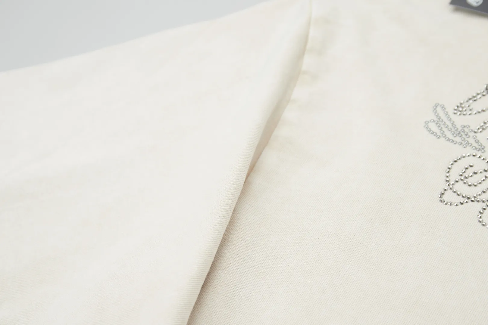 🅿️220 ✨CH✨🆕25SS spring and summer new style Crow ✝ embroidered short-sleeved frame Light luxury essential item for daily commuting for men and women Correct version Welcome to compare Detailed features · 280g 100% pure cotton double yarn jersey fabric · Custom dyed in the same vat, special thickened 32 count double-ply 1X1 thread · Imported Australian pearlescent diamonds ✝ pattern ➕ high-temperature stamping of hardware letters. Dyeing of ready-made garments, then faded and fried snowflake process, then washed to make it look old. General washing to improve the effect · Double-needle stitching and cross-stitch process · Original main mark washed tag brand moisture-proof paper packaging Color: black/grey/apricot Size: S/M/L/XL